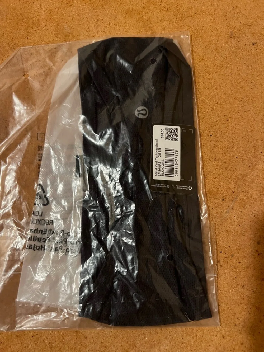 Lululemon Metal Vent Tech Seamless Wide Headband - Black - Picture 2 of 2